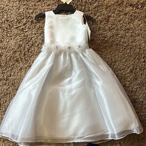 White never worn flower girl dress size 7